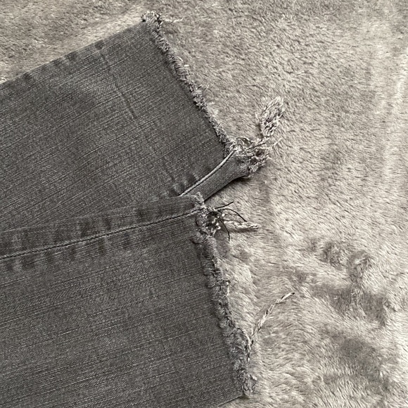 Madewell 9 inch high rise knee cut cropped grey denim women size 26 ๐๐ฏ - Picture 13 of 16